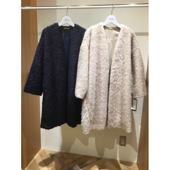 美品✳︎ミラオーウェン 近年モデル スタンドカラーリバーケープコート 完売 ブルー Mila Owen（ミラオーウェン）の「ウール混スタンドカラーリバー