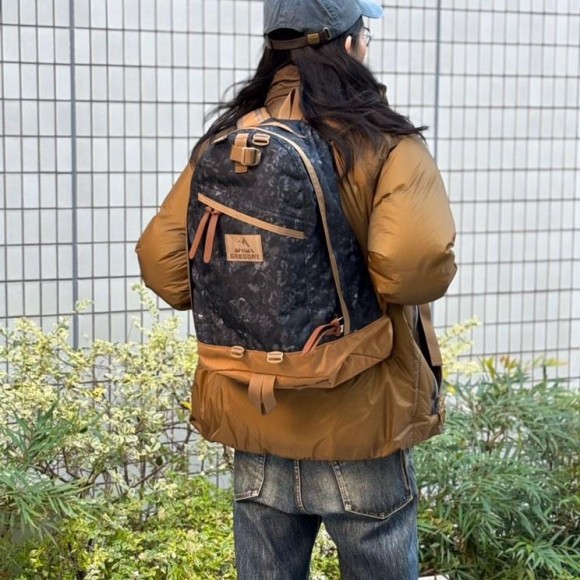 NEW DAYPACK！！　”BLACK TAPESTRY×EARTH BROWN