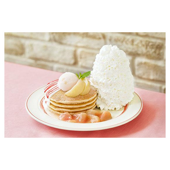 夏にピッタリ白桃のヨーグルトソースのパンケーキ♡
