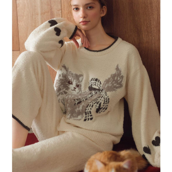 ชุดนอนแมวแส้ Lee ที่เริ่มจำหน่ายวันพุธที่ 1 เดือนตุลาคม