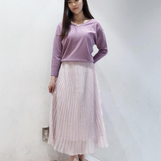 Vネックトップス×シアスカート セットアップ