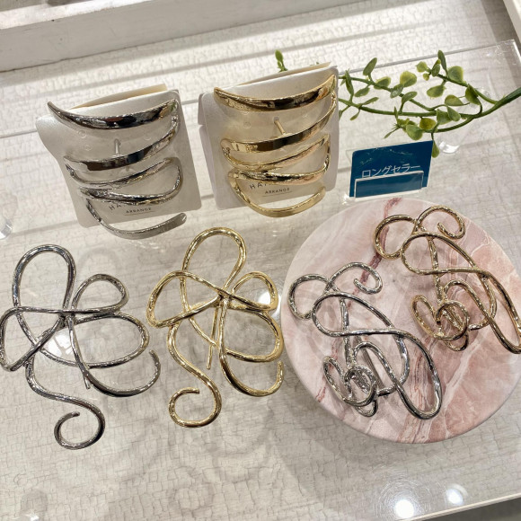 【再入荷】ニュアンスメタルフックポニー