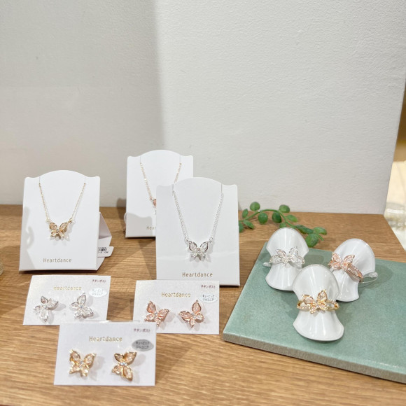 【新作】蝶々モチーフアクセサリー