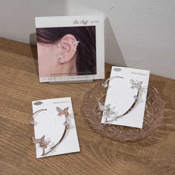 【人気】バタフライビジューイヤカフ