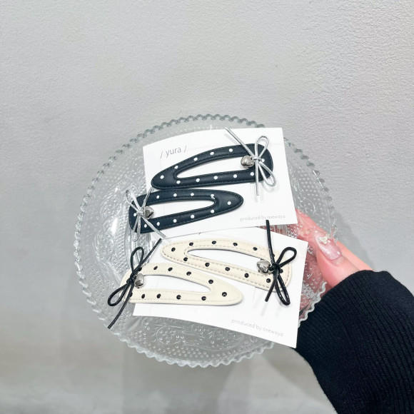 【新作】ドット柄ヘアピン