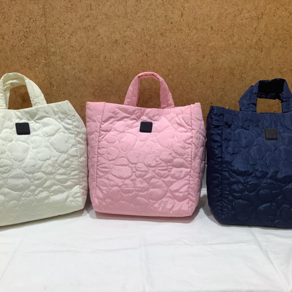 【新作】【人気】巾着バッグと同じデザイン！！キルティングバッグ