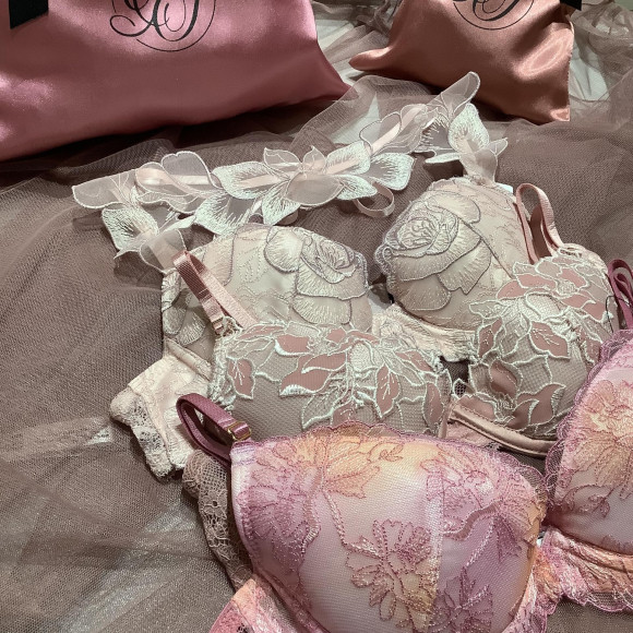 RAVIJOUR Pink collection