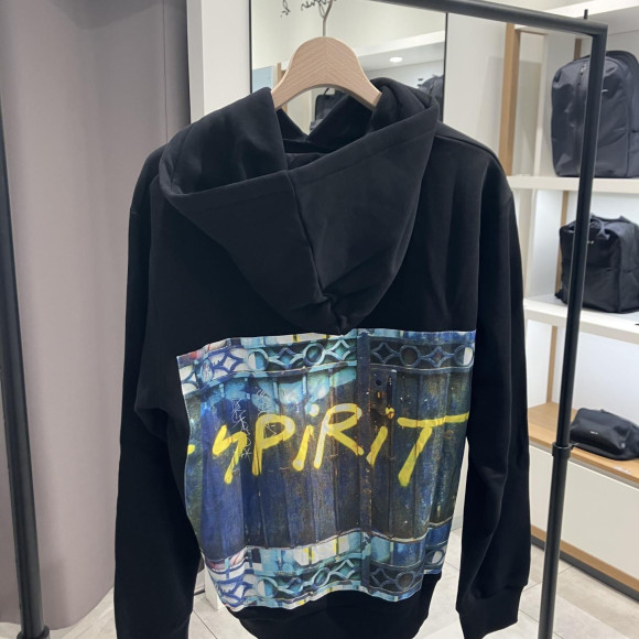 新作フーディー