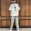 ホワイトランドのTシャツを着ま...