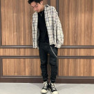 襟付きのアイテムは綺麗めな印象...