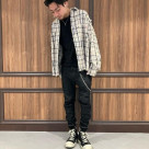 襟付きのアイテムは綺麗めな印象...