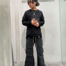 トップスをタイトめにし、パンツ...