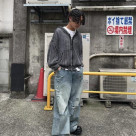 ダメージのあるメッシュパーカー...