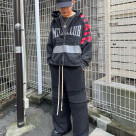 差し色のある上下セットアップに...