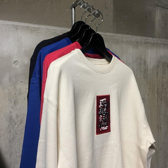 BLACK EYE PATCH / ブラックアイパッチ / HANDLE WITH CARE CREW SWEATSHIRT