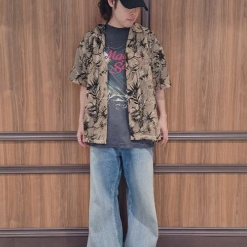 真夏に軽く羽織れるシャツがおす...