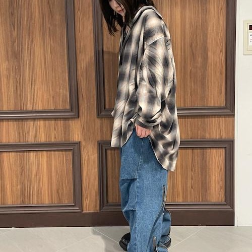 バックサイドにZIPデザインを...