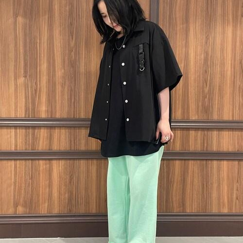 薄手でサラッと羽織りやすいナイ...