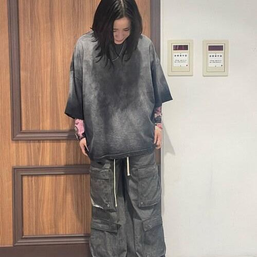 ピグメント加工が施されたTシャ...