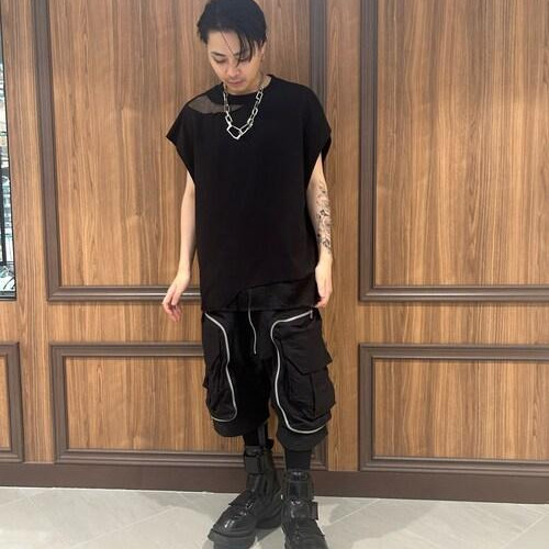 新作のノースリーブカットソーを...