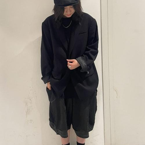 サイドジップでシルエットの変化...