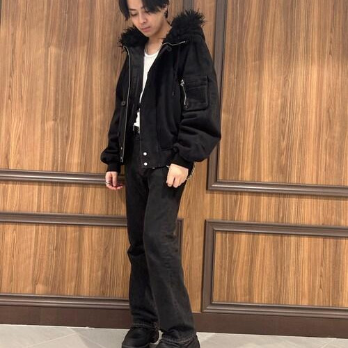 ファーが目を惹く新作ブルゾンで...