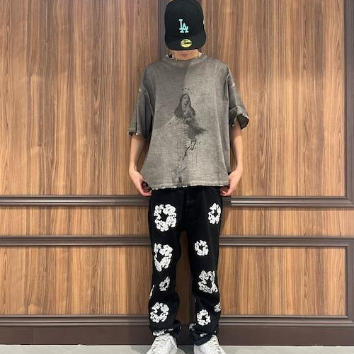 Wearing a dankeshane T-shirt...