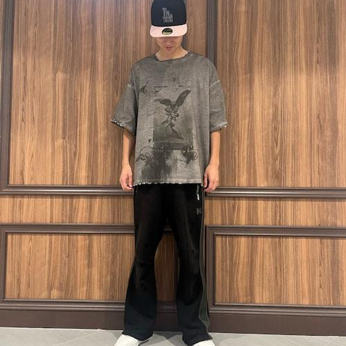 Wearing a dankeshane T-shirt...