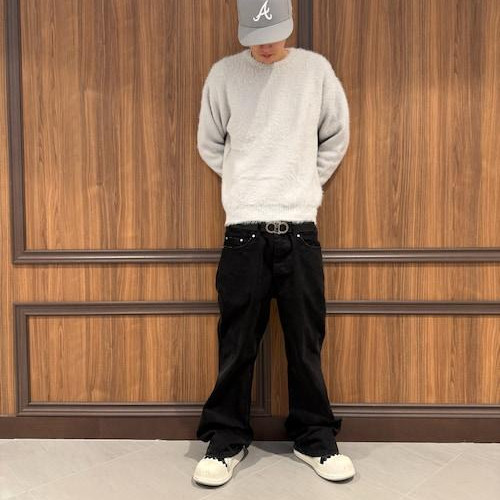 トップスはダンケシェーンのニッ...