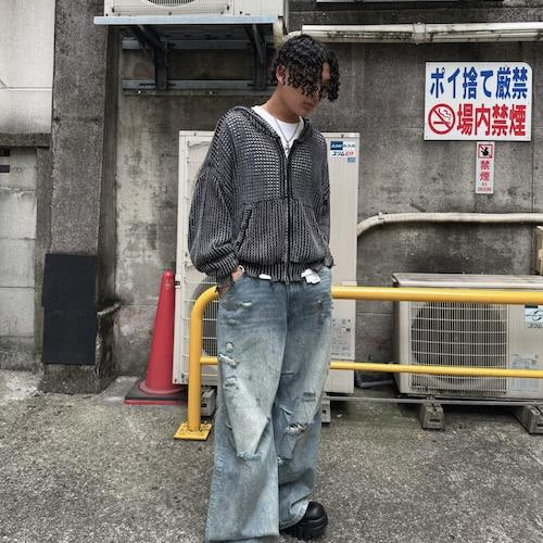 ダメージのあるメッシュパーカー...