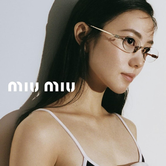 [ EYETHINK ร้านค้าที่การอบทิศใต้อาคาร 1F ชุ่ย] เข้ามาในทุกร้านพร้อมกับชนิด MIUMIU มีชื่อเสียง!