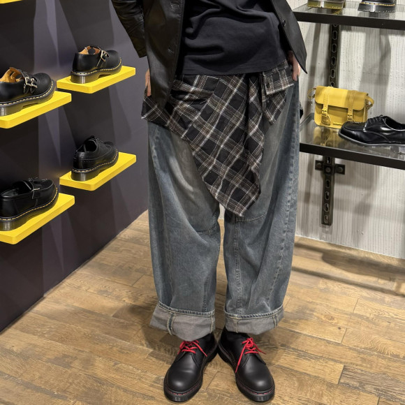 ☆赤ステッチで存在感抜群‼︎日本限定シューズ☆