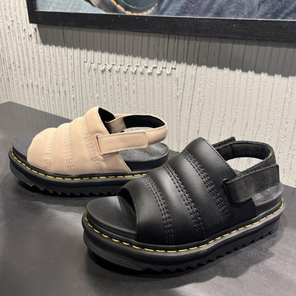 NEW New sandals with a cute silhouette★