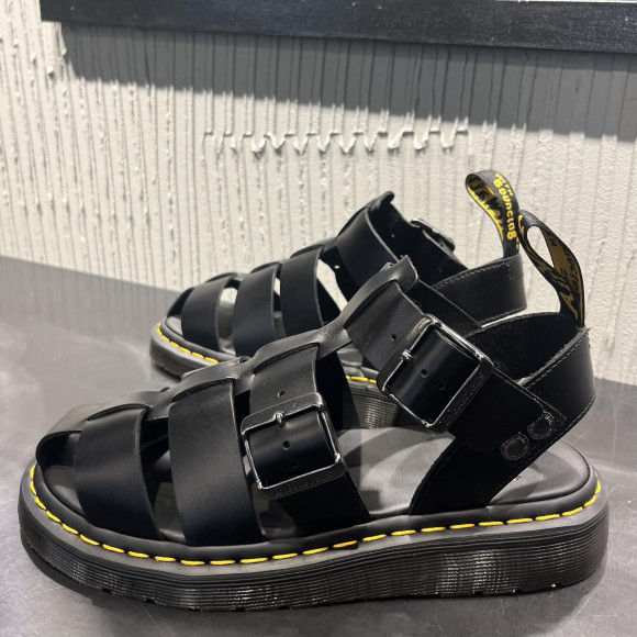 經典時尚的皮革涼鞋☆