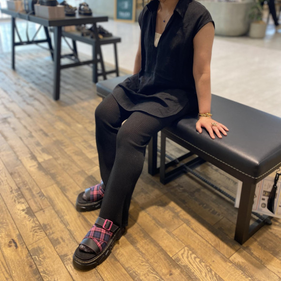 Ahead of autumn with shocking pink! ♡♡MATTISON SLIDE BLACK+PINK MULT♡♡