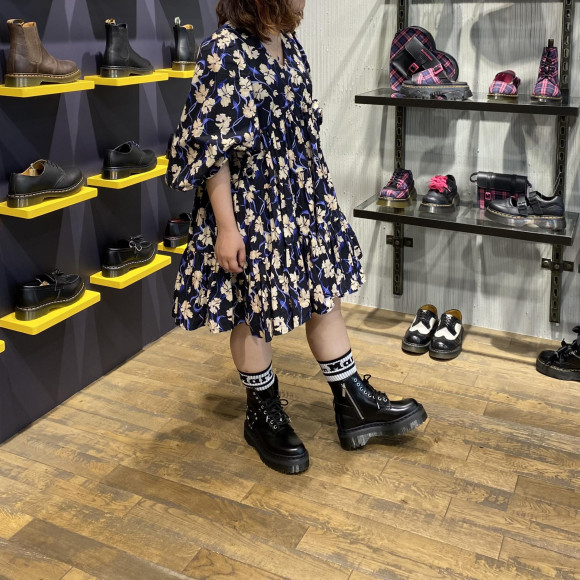 การปรากฏตัวหอประชุม 8 ที่เป็น COOL ด้วยฮาร์ดแวร์สุดยอด! ☆QUAD HARNE BLACK 1460☆