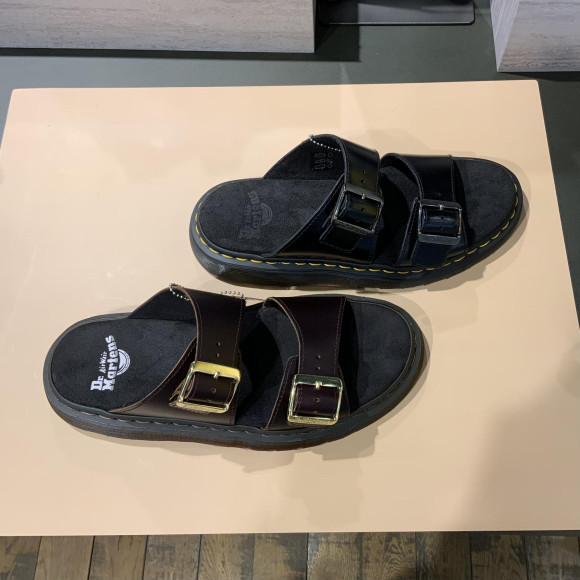 {Dr.Martens}メンズにもレディースにもおすすめのサンダル！