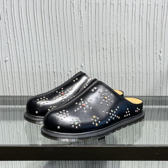 ★☆{Dr.Martens}☆★新作！サンミュールサンダルが登場！