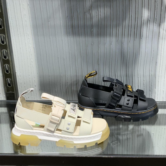 ★☆{Dr.Martens}☆★サマーセール開催中！！