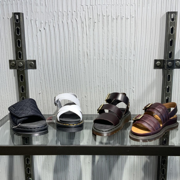 ★☆{Dr.Martens}☆★サマーセール開催中！！最大40%OFF！
