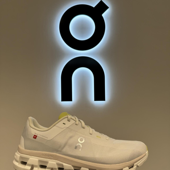 【On/オン】スタッフオススメシューズ　Cloudflow4