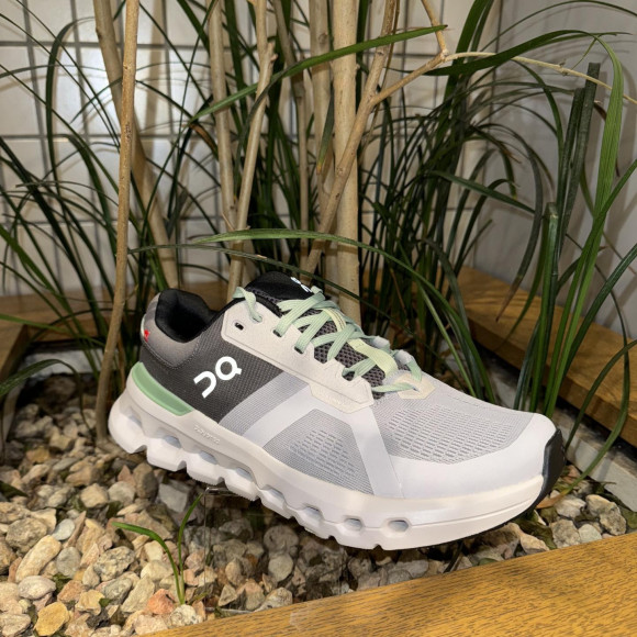 【On / オン】大人気モデル　入荷のお知らせ