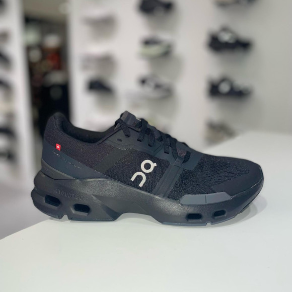 【On / オン】トレーニング用シューズ入荷しています！