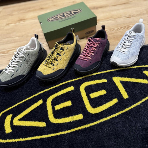 【KEEN / キーン】街歩き、アウトドアにも！