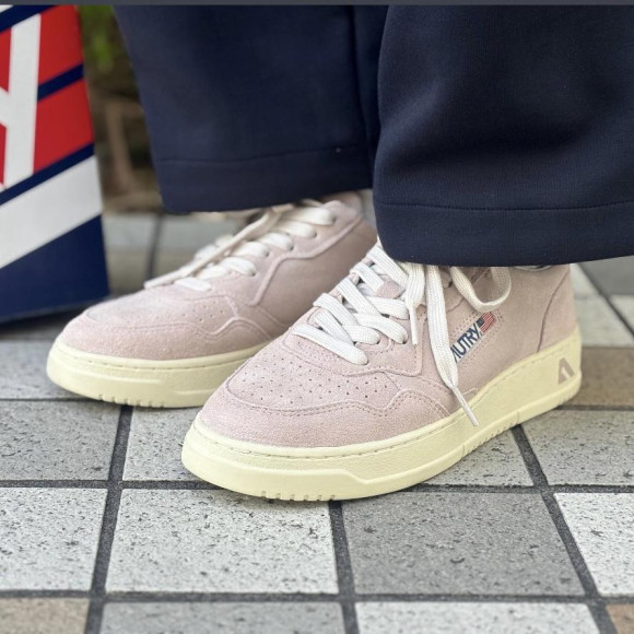 【AUTRY/オートリー】かわいい春カラーシューズ♪