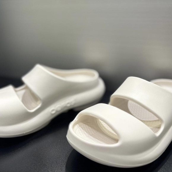 【OOFOS/ウーフォス】かわいいフォルムが登場♪