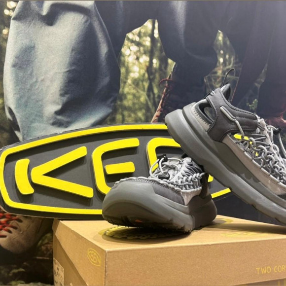 【KEEN/キーン】見た目はサンダル、履き心地はスニーカー！？