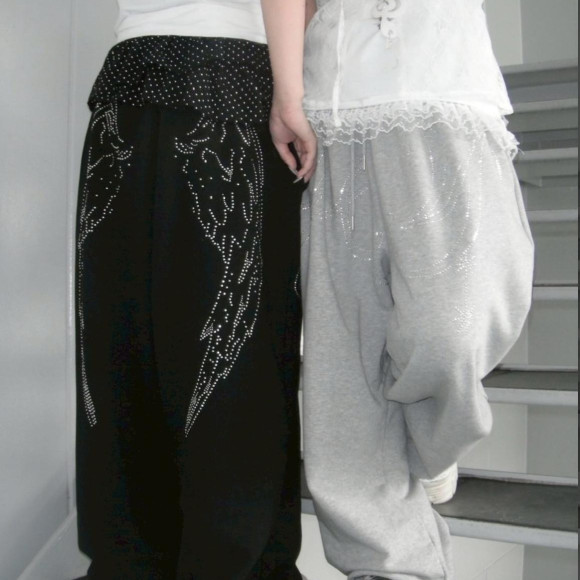 只有在这里才能买到!闪闪发光的羽翼运动裤FANCY CLUB