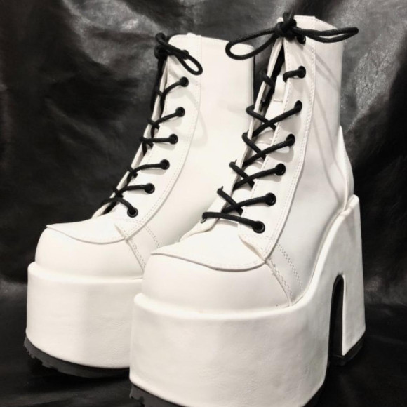 DEMONIA ブーツ今からの季節にぴったり！！