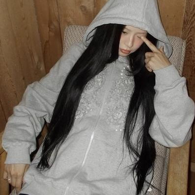 フロントのデザインが可愛いパーカー✮*｡ﾟFLAREUP